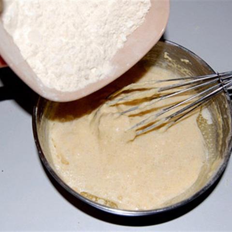 Cách làm bánh bông lan nho khô