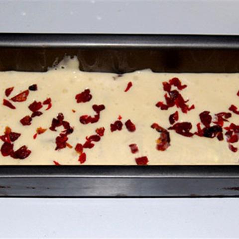 Cách làm bánh bông lan nho khô