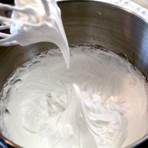 Cách làm bánh bông lan phô mai cho sinh nhật