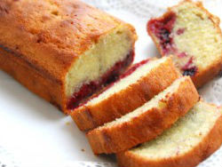 Bánh bông lan trái cây