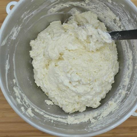 Cách làm bánh bông lan trứng muối chà bông