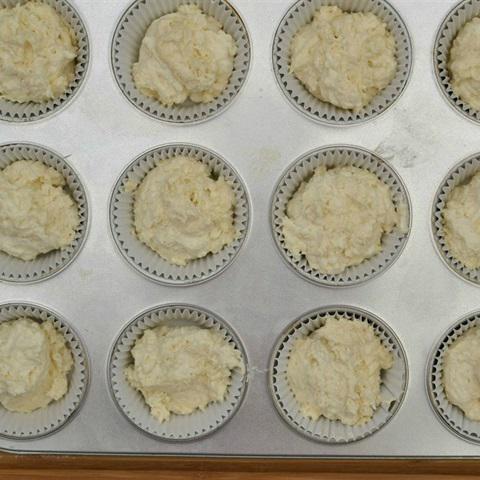 Cách làm bánh bông lan trứng muối chà bông