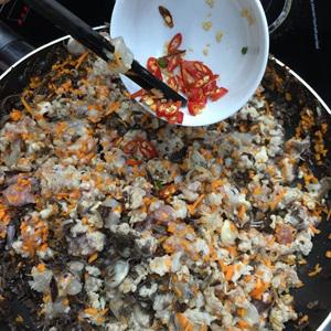 Cách làm bánh bột lọc nhân tôm thịt