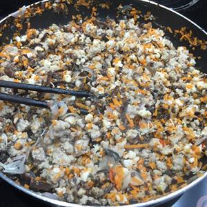 Cách làm bánh bột lọc nhân tôm thịt