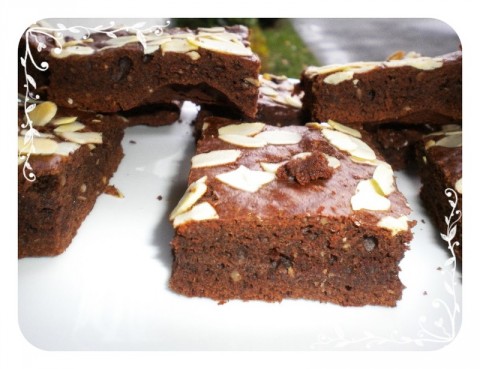 Bánh brownie sô-cô-la hạnh nhân
