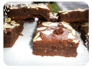 Bánh brownie sô-cô-la hạnh nhân