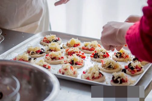 Bánh cà phê cam rắc bột quế thơm ngon, béo ngậy mà dễ làm