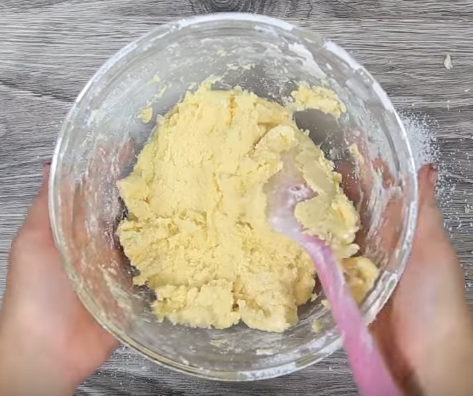 Bánh cà rốt chiên giòn nóng hổi khiến ai ăn cũng phải xuýt xoa