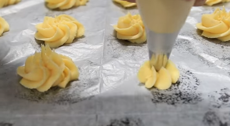 Bánh cà rốt chiên giòn nóng hổi khiến ai ăn cũng phải xuýt xoa