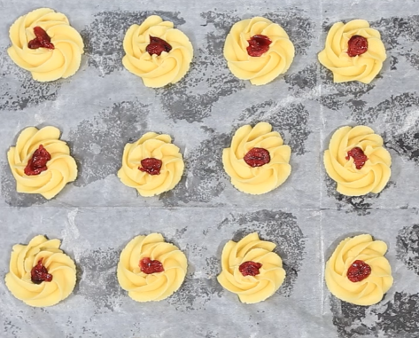 Bánh cà rốt chiên giòn nóng hổi khiến ai ăn cũng phải xuýt xoa