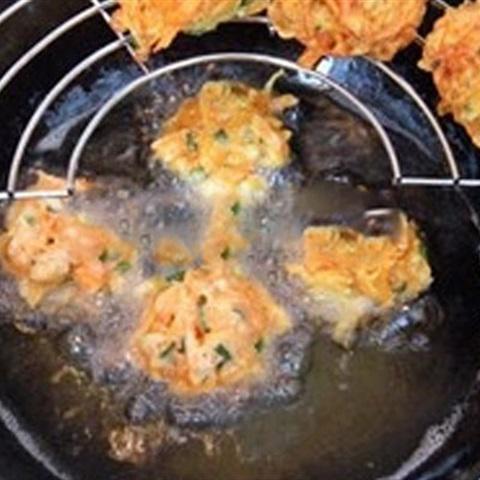 Cách làm bánh cà rốt chiên