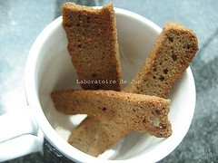 Bánh cake nướng giòn