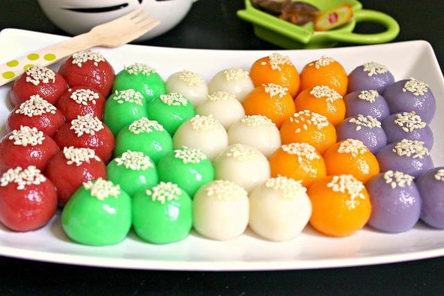 Bánh cam nhân sầu riêng thơm nức mũi