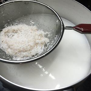 Cách làm bánh canh bột gạo nước cốt dừa