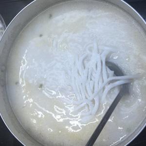 Cách làm bánh canh bột gạo nước cốt dừa