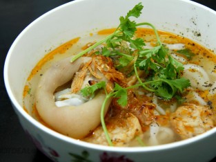 Bánh canh giò heo