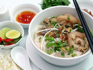 Bánh canh giò heo