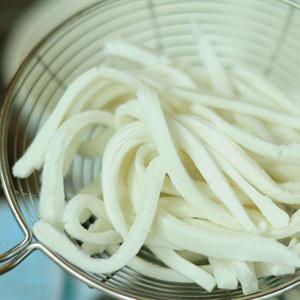 Cách làm bánh canh trứng cút