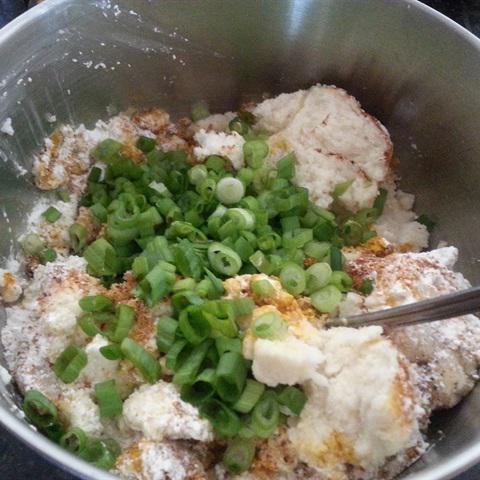 Cách làm bánh cay bọc tôm chiên