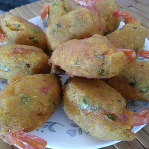 Cách làm bánh cay bọc tôm chiên