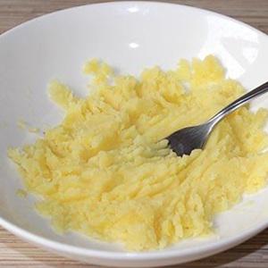 Cách làm bánh chiên nhân mặn