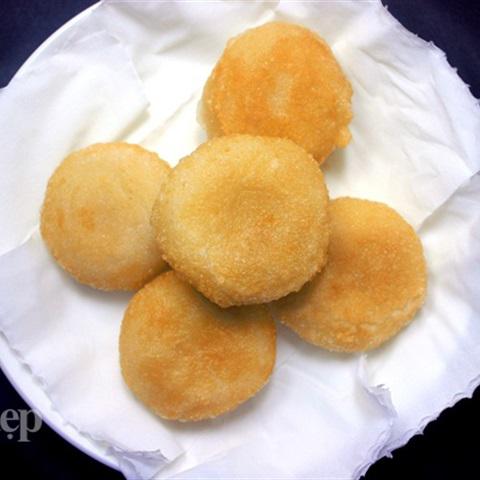Cách làm bánh chiên nhân thịt mặn