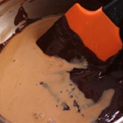 Cách làm bánh chocolate hình mặt cười