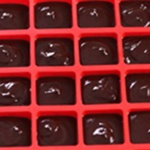 Cách làm bánh chocolate hình mặt cười