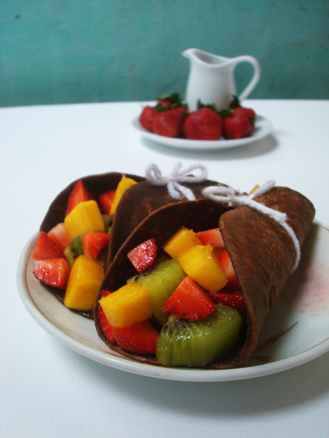 Bánh chocolate kẹp trái cây