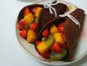 Bánh chocolate kẹp trái cây