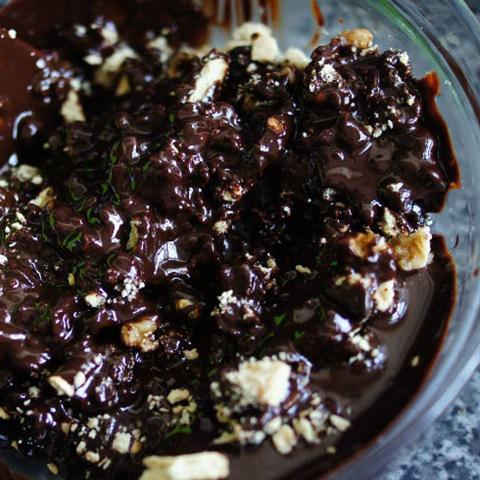 Cách làm bánh chocolate nhân thập cẩm