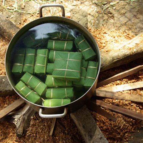 Cách làm bánh chưng gấc ngày Tết