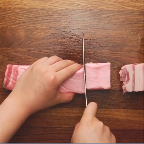 Bánh chuối phải chiên kiểu này mới vàng ươm, giòn ngon xuất sắc