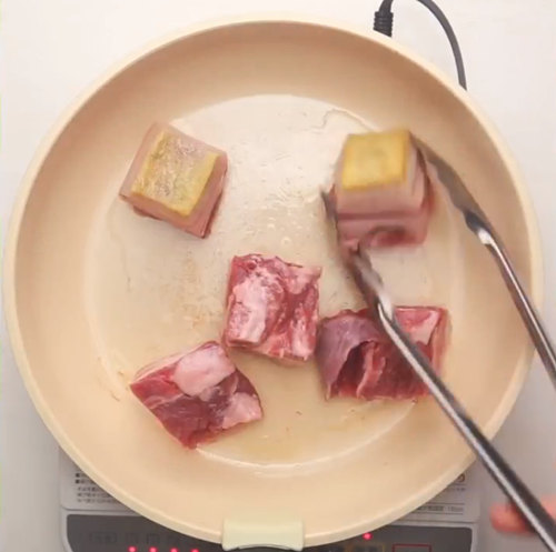 Bánh chuối phải chiên kiểu này mới vàng ươm, giòn ngon xuất sắc