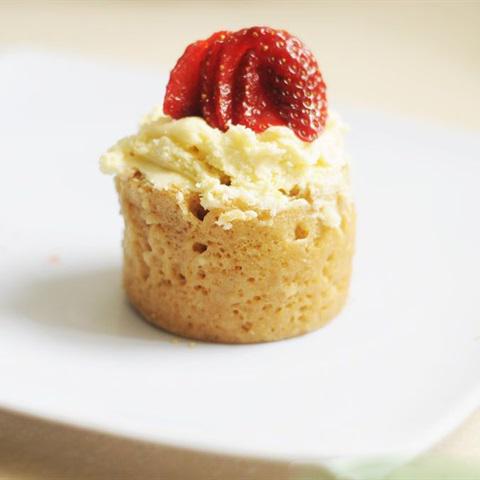 Cách làm bánh cốc kem dâu tây