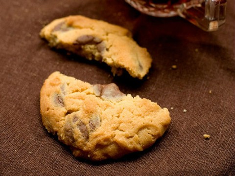 Bánh cookies bơ lạc và sô-cô-la