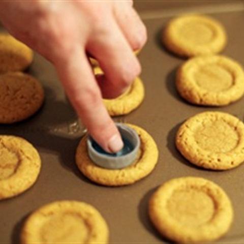 Cách làm bánh cookies hình cúc áo