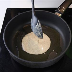 Cách làm bánh crepe chuối dâu tây