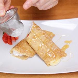 Cách làm bánh crepe chuối dâu tây