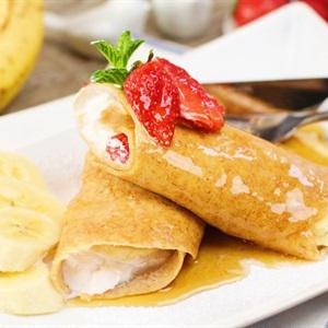 Cách làm bánh crepe chuối dâu tây