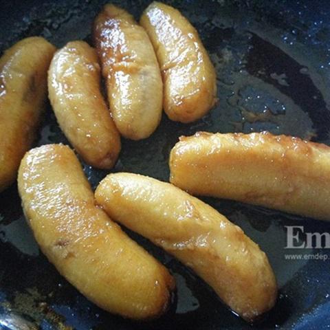 Cách làm bánh crepe chuối ngào đường