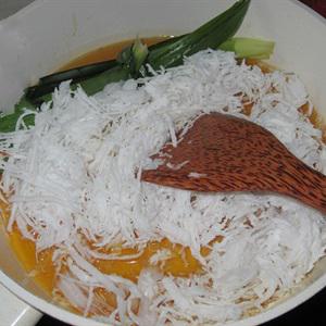 Cách làm bánh crepe dừa