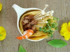 Bánh crepe nhân tôm thịt