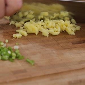 Cách làm bánh củ sen