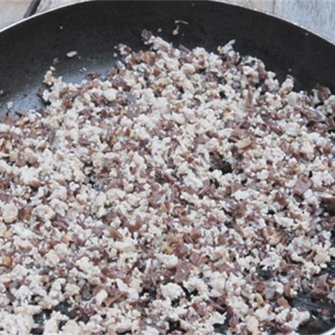 Cách làm bánh cuốn chả mực