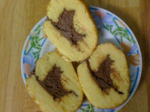 Bánh cuộn kem sô-cô-la