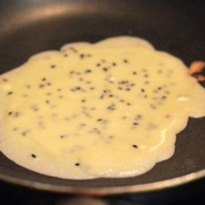 Cách làm bánh cuộn mè