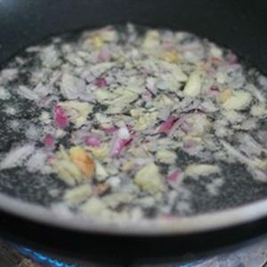 Cách làm bánh cuốn nóng nhân thịt