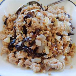 Cách làm bánh cuốn nóng nhân thịt