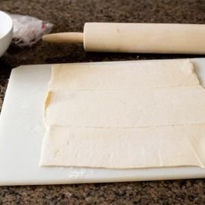 Cách làm bánh cuộn thịt nguội